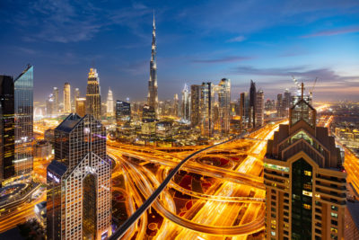 La skyline de Dubaï à l'heure bleue vue depuis l'hôtel Shangri-La.
