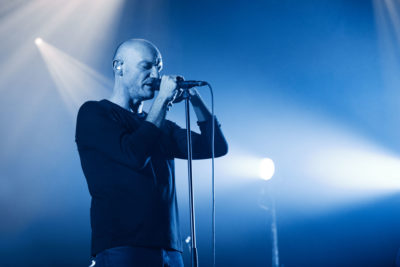 Gaetan Roussel en concert à l'Espace Léo Ferré à Monaco.