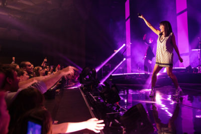 Jenifer en concert à l'Espace Léo Ferré à Monaco.