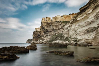 Bonifacio et ses falaises en Corse du sud.