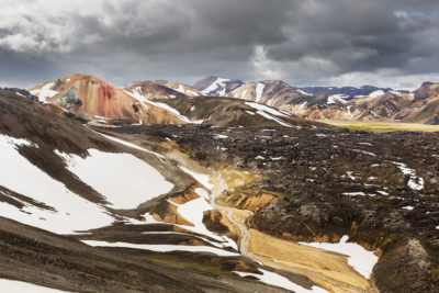 Le Landmannalaugar en Islande et ses montagnes multicolores.