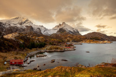 Nusfjord au sunset dans les îles Lofoten en Norvège.