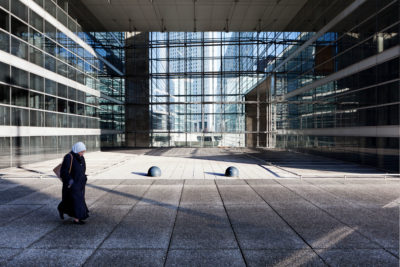 Personnage à la Défense à Paris.