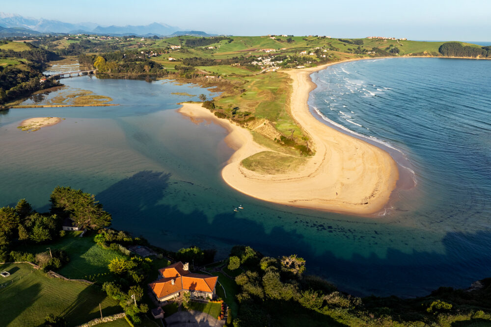 La plage d'Oyambre