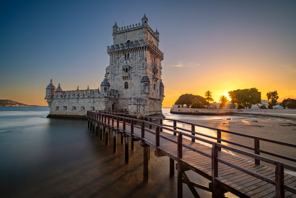 La tour de Belem à Lisbonne au coucher de soleil.